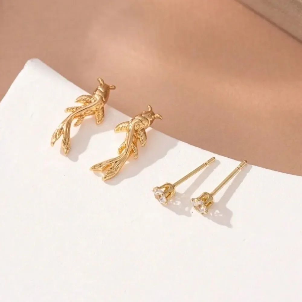 fish stud earring A756 - Picture 2 of 4